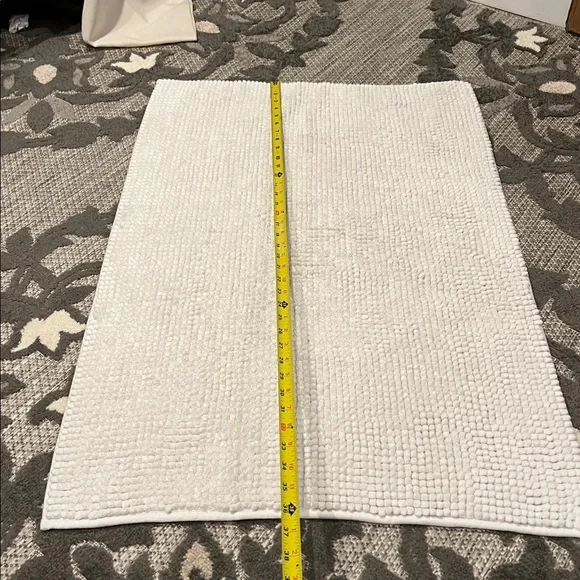 White Bath Mat set of 2 - Picture 6 of 8